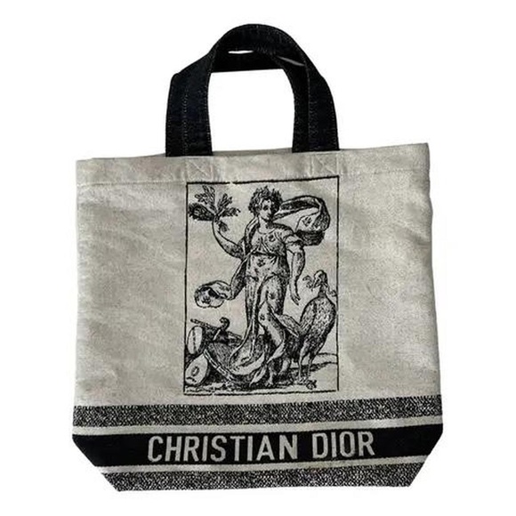 COPY - Christian Dior tote 13.5x14.5
Cruise show 2021
Gently used - Picture 3 of 8